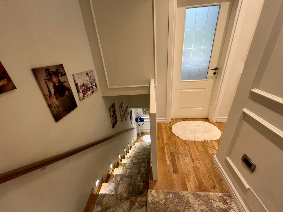 Tirane, shitet apartament duplex 3+1+Aneks+Ballkon Kati 2, 180 m² 330.000 €