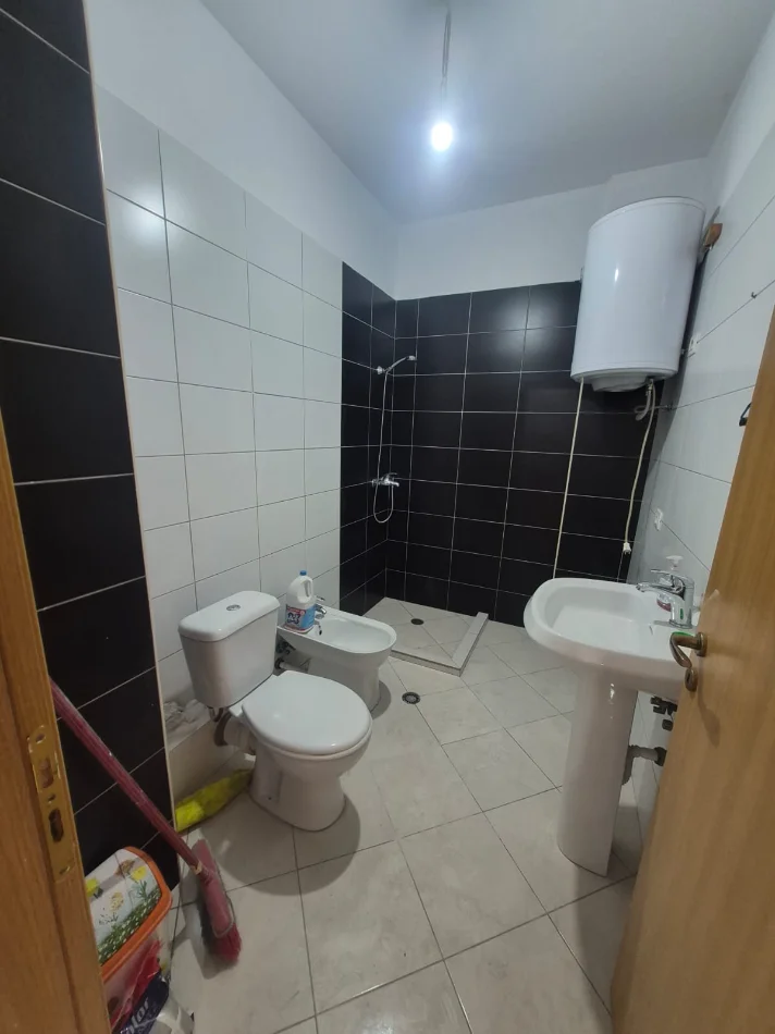 Tirane, shitet apartament 2+1+Ballkon , 154.000 € (Astir)