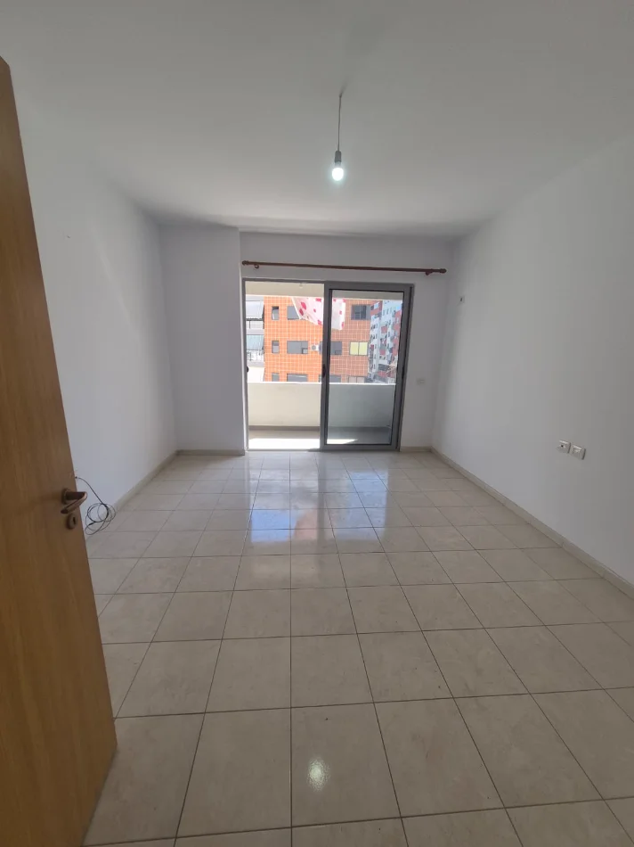 Tirane, shitet apartament 2+1+Ballkon , 154.000 € (Astir)