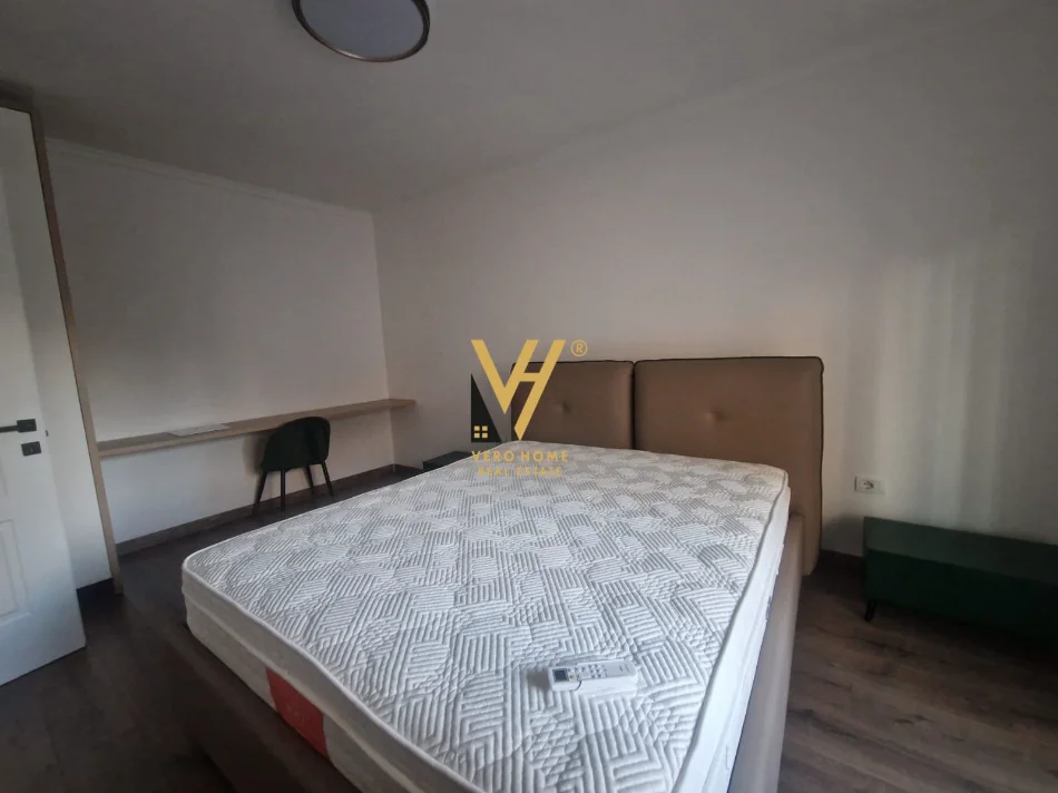 Tirane, jepet me qera apartament 1+1+Ballkon Kati 2, 70 m² 620 € (21 DHJETORI)