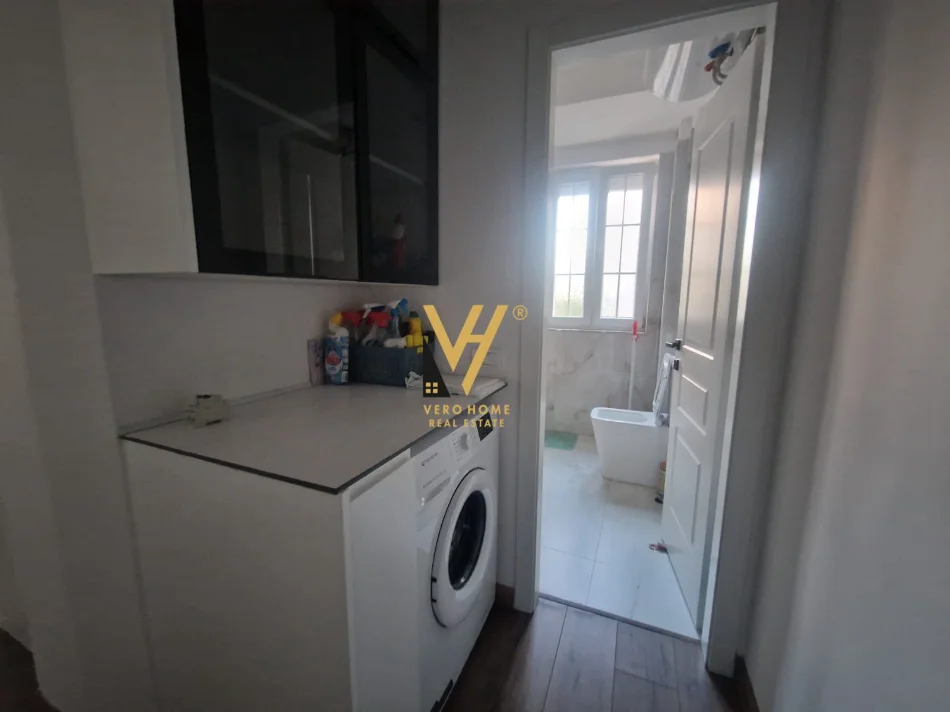 Tirane, jepet me qera apartament 1+1+Ballkon Kati 2, 70 m² 620 € (21 DHJETORI)