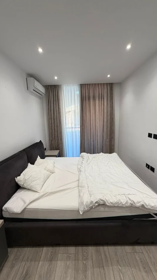 Durres, jepet me qera apartament 1+1 Kati 3, 65 m² 600 € (Rruga Currilave)