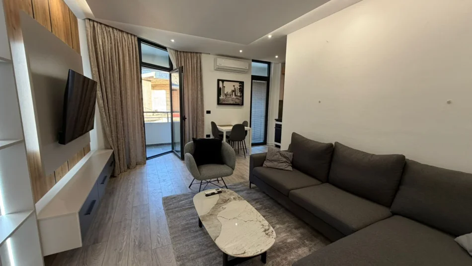Durres, jepet me qera apartament 1+1 Kati 3, 65 m² 600 € (Rruga Currilave)