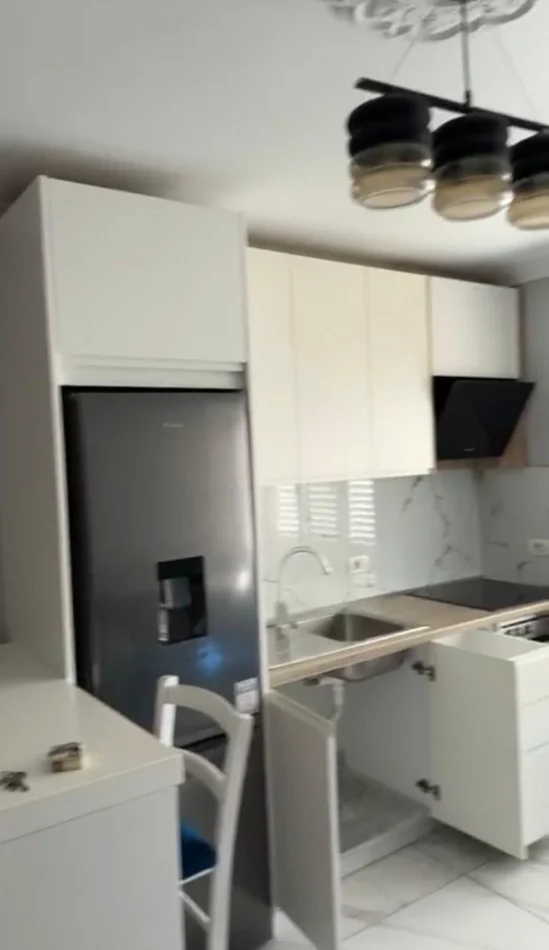 Tirane, shitet apartament 1+1 Kati 3, 90 m² 220.000 € (RRUGA E BARRIKADAVE)