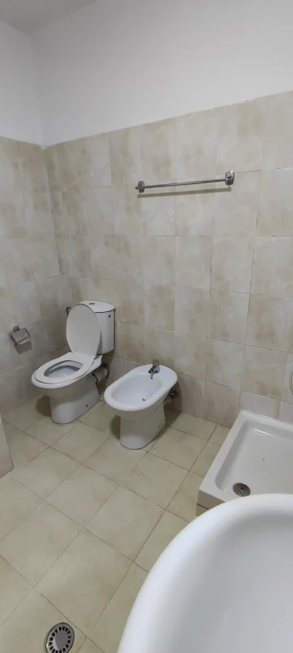 Tirane, jepet me qera apartament 2+1 , 600 € (Don Bosko)