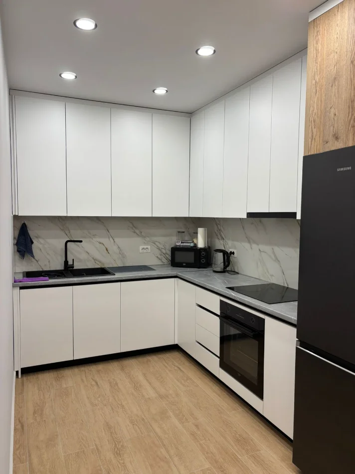 Tirane, jepet me qera apartament 2+1 Kati 9, 100 m² 700 € (Fusha Aviacionit)