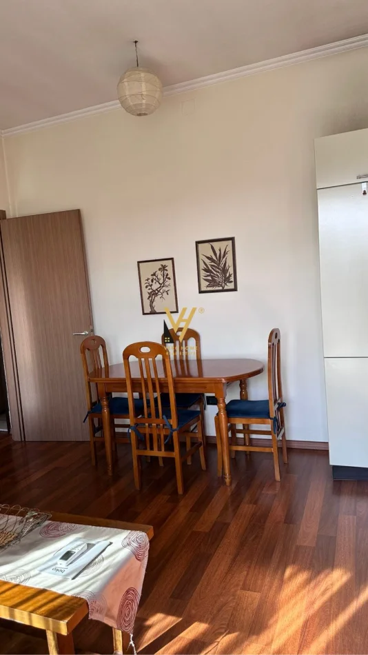 Tirane, jepet me qera apartament 1+1+Ballkon Kati 7, 60 m² 700 € (PAZARI I RI)