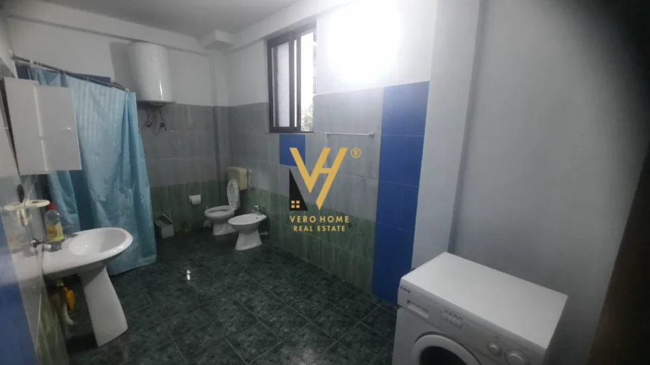 Tirane, jepet me qera apartament 3+1+Ballkon Kati 2, 148 m² 470 € (QYTET STUDENTI)