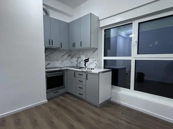 Tirane, jepet me qera zyre Kati 8, 60 m² 350 € (ALI DEMI)