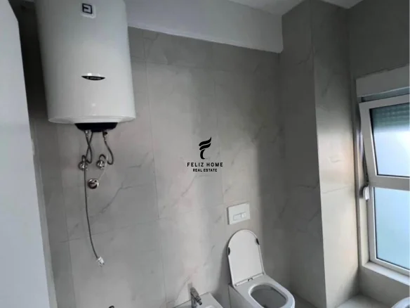 Tirane, jepet me qera zyre Kati 8, 60 m² 350 € (ALI DEMI)