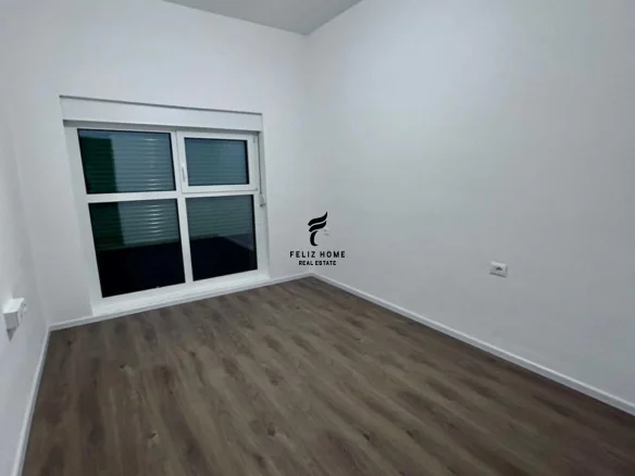 Tirane, jepet me qera zyre Kati 8, 60 m² 350 € (ALI DEMI)