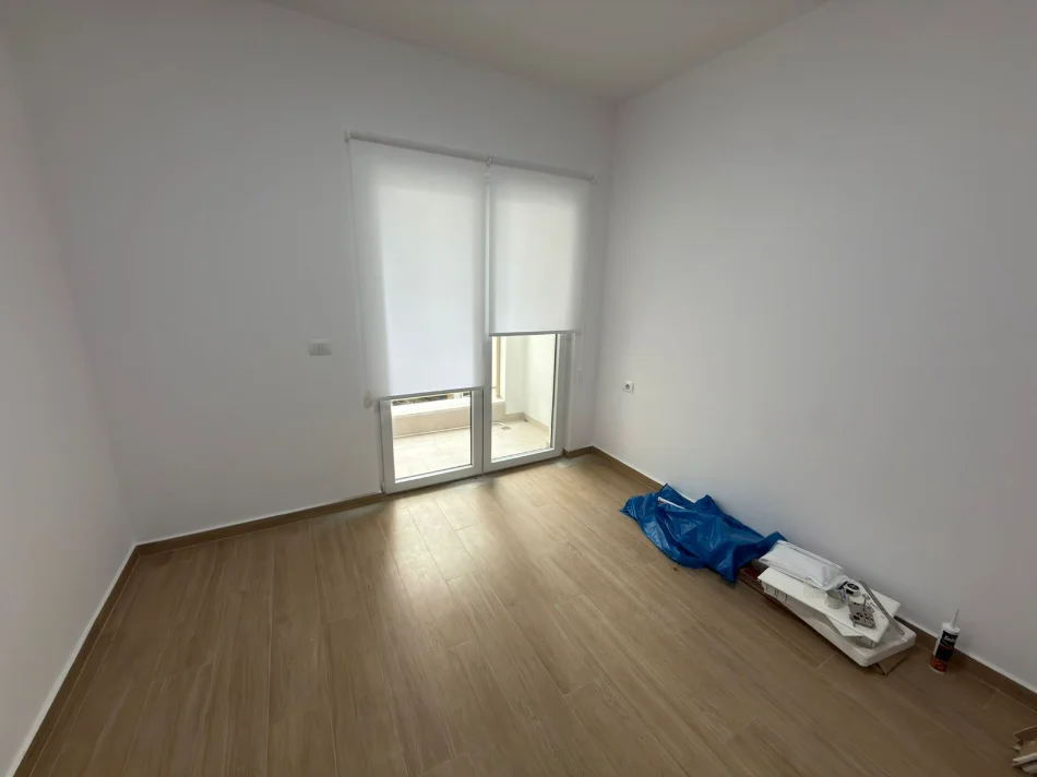 Tirane, jepet me qera ambjent biznesi Kati 2, 90 m² (Zogu i zi)