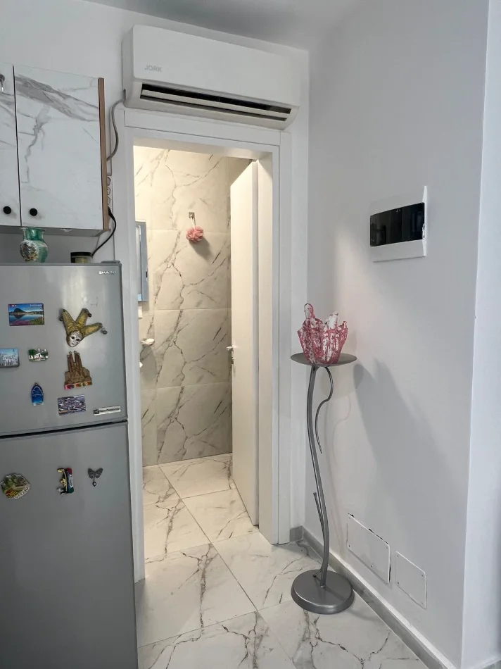 SHITET: 1+1+1 Verand + 1Post Parkimi📍Dhermi (Res. Sofo Duni) - 205,000€ - Sp.71m² - Orientim Jug🌞|| Pamje Spektakolare nga Deti 🌊 Vetem 300m Larg🏃