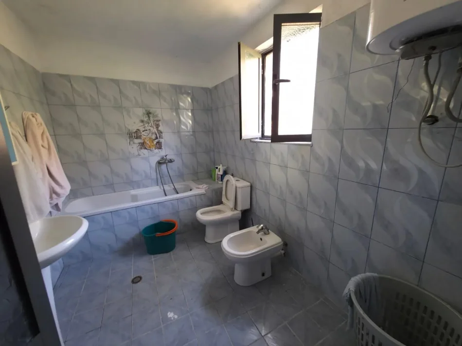 Tirane, shitet Kati 1, 250 m² 69.000 € 