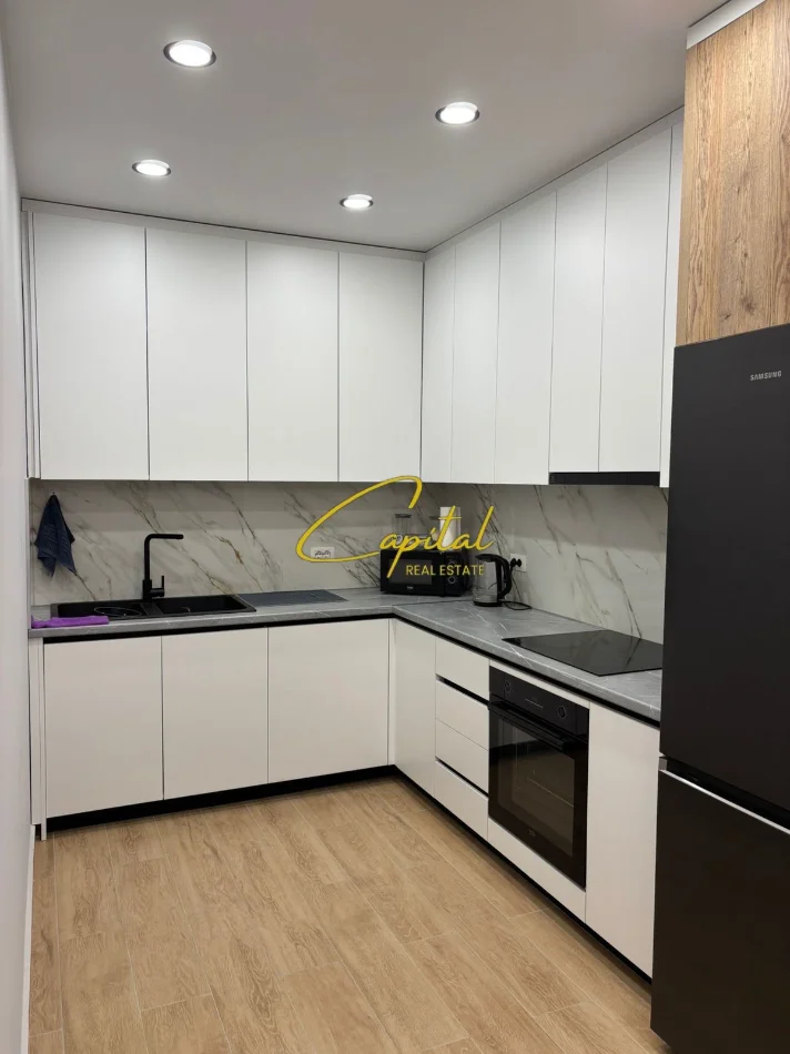 Tirane, jepet me qera apartament 2+1 Kati 9, 100 m² 700 € (ISH FUSHA AVIACIONIT)