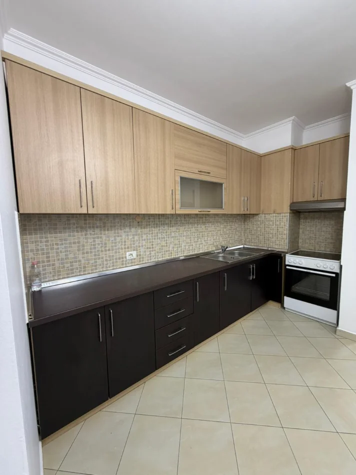 Tirane, shitet apartament 2+1+Ballkon , 113 m² 220.000 € (Don Bosko , Kisha Katolike)