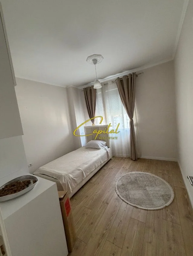 Tirane, jepet me qera apartament 2+1 Kati 7, 108 m² 600 € (FRESKU)