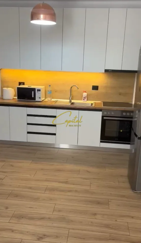 Tirane, jepet me qera apartament 2+1 Kati 5, 100 m² 700 € (ISH PARKU)