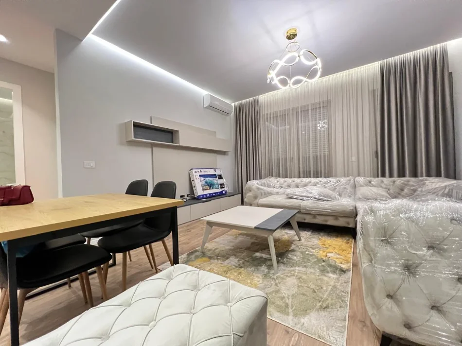 Tirane, jepet me qera apartament 1+1+Aneks+Ballkon Kati 6, 95 m² 