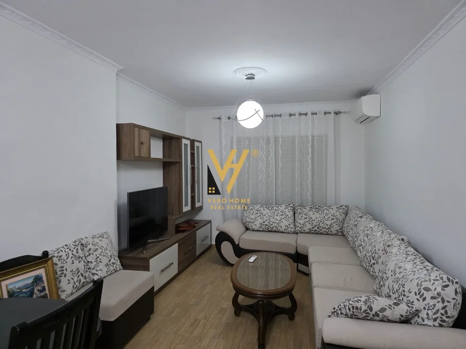 Tirane, jepet me qera apartament 4+1+Ballkon Kati 3, 120 m² 1.500 € (MINE PEZA)