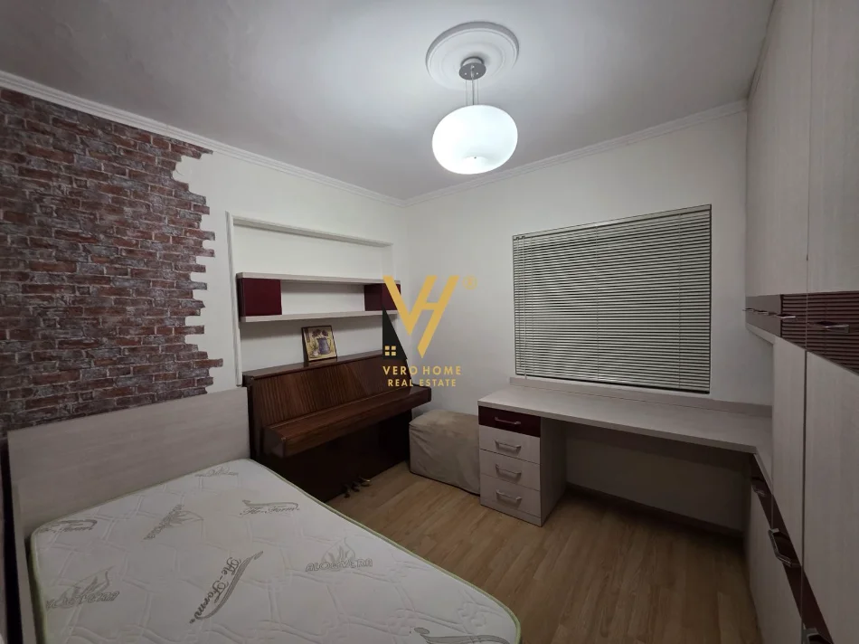 Tirane, jepet me qera apartament 4+1+Ballkon Kati 3, 120 m² 1.500 € (MINE PEZA)