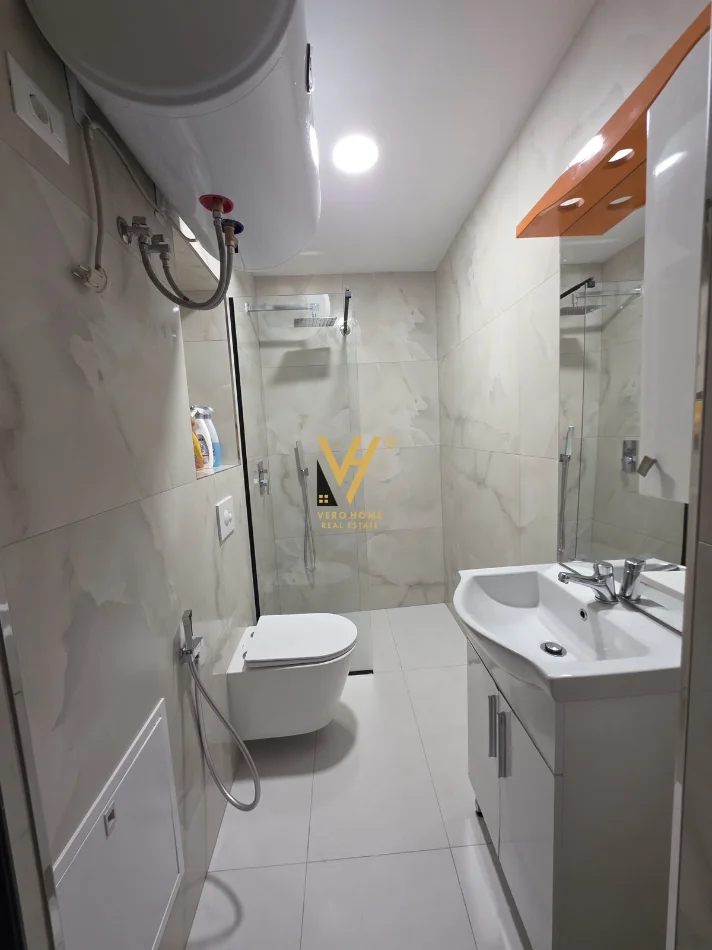 Tirane, jepet me qera apartament 4+1+Ballkon Kati 3, 120 m² 1.500 € (MINE PEZA)