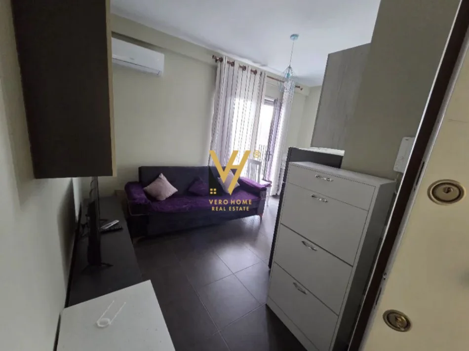 Tirane, jepet me qera apartament 1+1+Ballkon Kati 8, 60 m² 450 € (RRUGA E ELBASANIT)