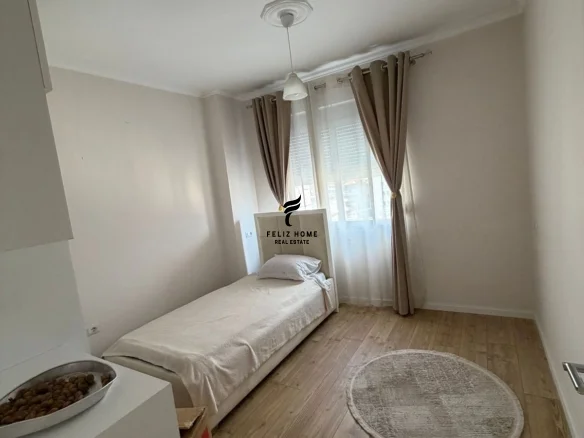 Tirane, jepet me qera apartament 2+1+Ballkon Kati 7, 108 m² 600 € (FRESKU)