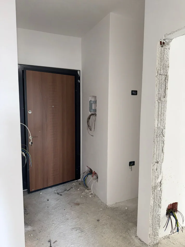 Tirane, shitet apartament 2+1+Ballkon Kati 3, 104 m² 120.000 € (Univers City)