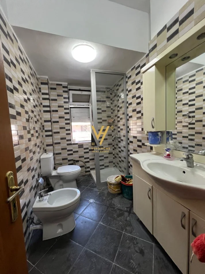 Tirane, shitet apartament 2+1+Ballkon Kati 3, 70 m² 165.000 € (21 DHJETORI)