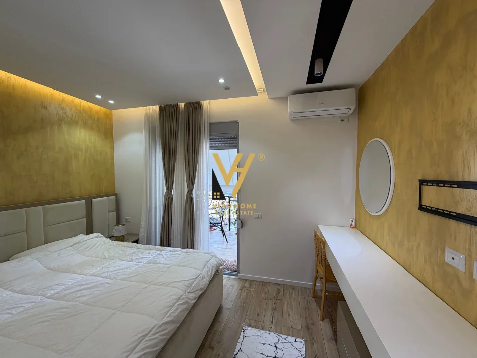 Tirane, jepet me qera apartament 2+1+Ballkon Kati 7, 108 m² 600 € (FRESK)