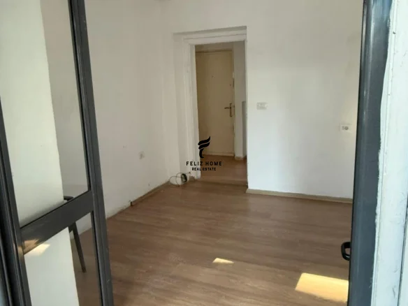 Tirane, jepet me qera dyqan Kati 1, 30 m² 400 € (RRUGA ELBASANIT)