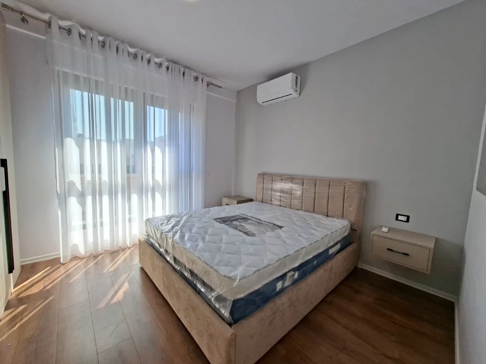 🏠 Jepet me Qera: Apt. 1+1 (📍Bulevardi i Ri / Kompleksi Ndregjoni) Hera e parë me qera || 100% e re ✨️  70,000 lekë / Muaji 💶