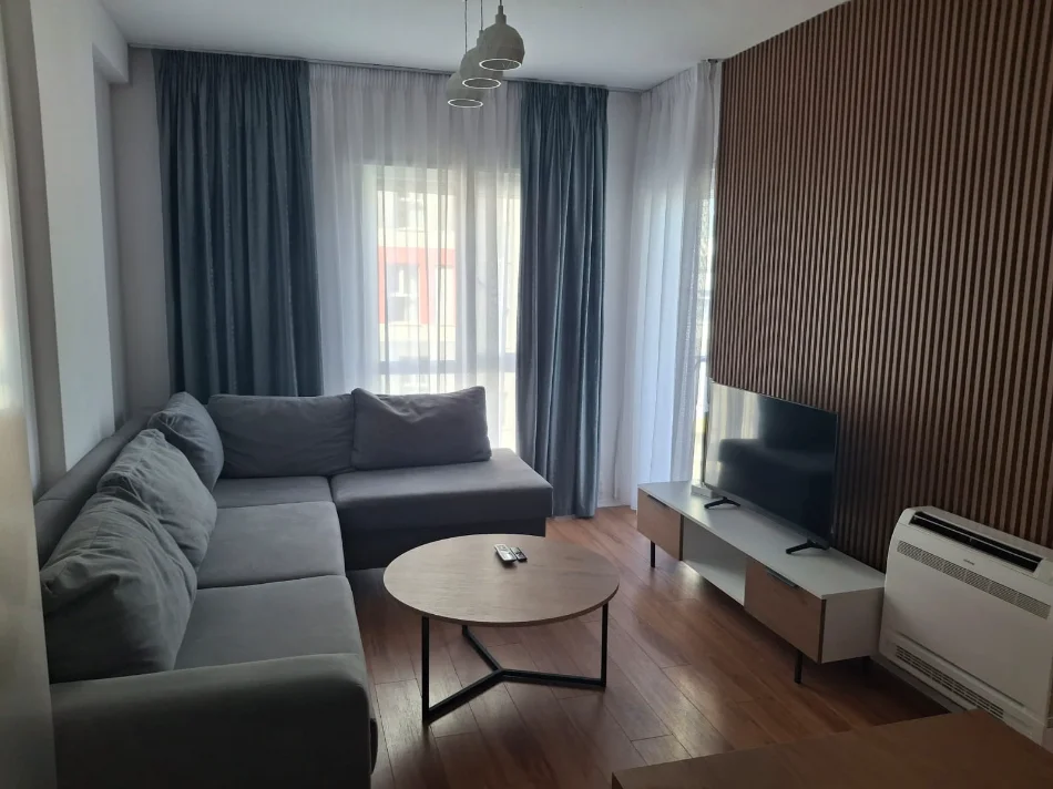 Tirane, jepet me qera apartament 1+1 Kati 3, 60 m² 450 € (Univers City)