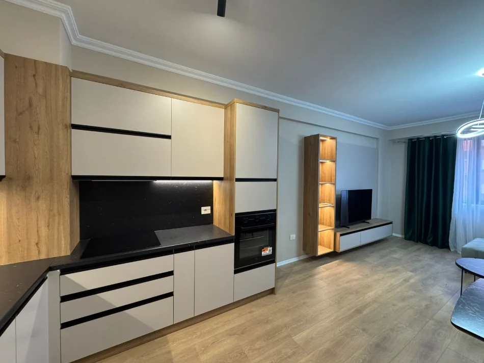 Tirane, jepet me qera apartament 1+1+Ballkon Kati 2, 75 m² 550 € (Astir, Kompleksi Urban Gate)