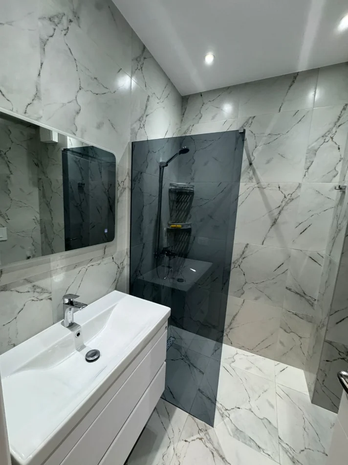 Tirane, jepet me qera apartament 1+1+Ballkon Kati 2, 75 m² 550 € (Astir, Kompleksi Urban Gate)