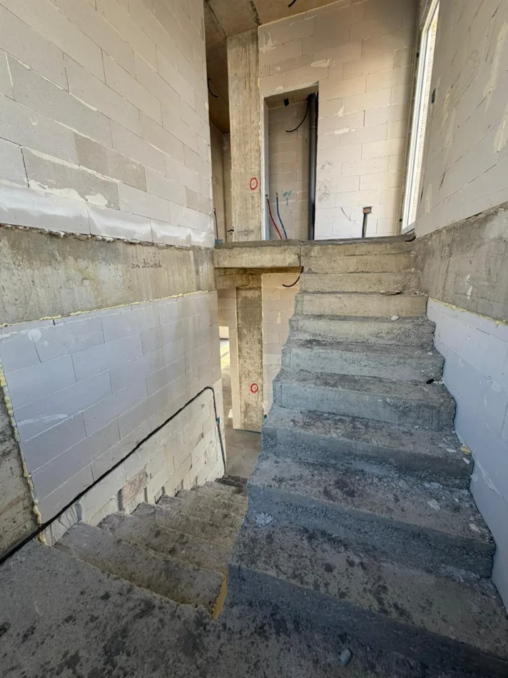 Tirane, shitet Vile 2 Katshe Kati 0, 265 m² 700.000 € (Farke)