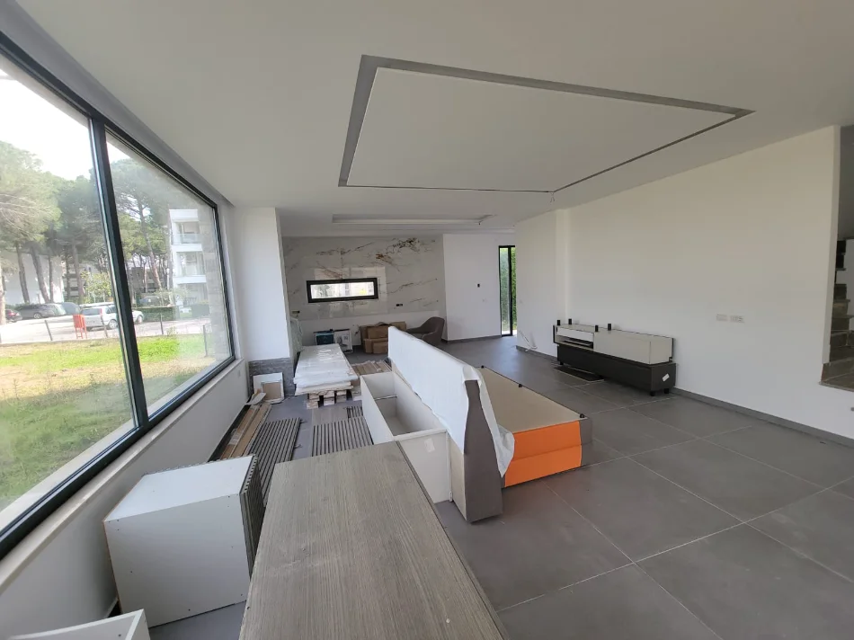 Gjiri Lalezit kompleksi San Pietro, shitet vile dyshe ,cmimi 800.000 € me dokumenta te rregullt pronesie.