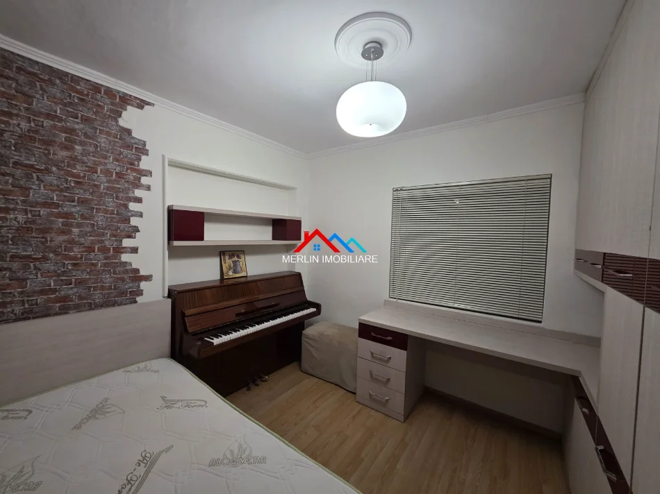 Tirane, jepet me qera apartament 4+1+Ballkon Kati 3, 120 m² 1.500 € (RRUGA MINE PEZA)