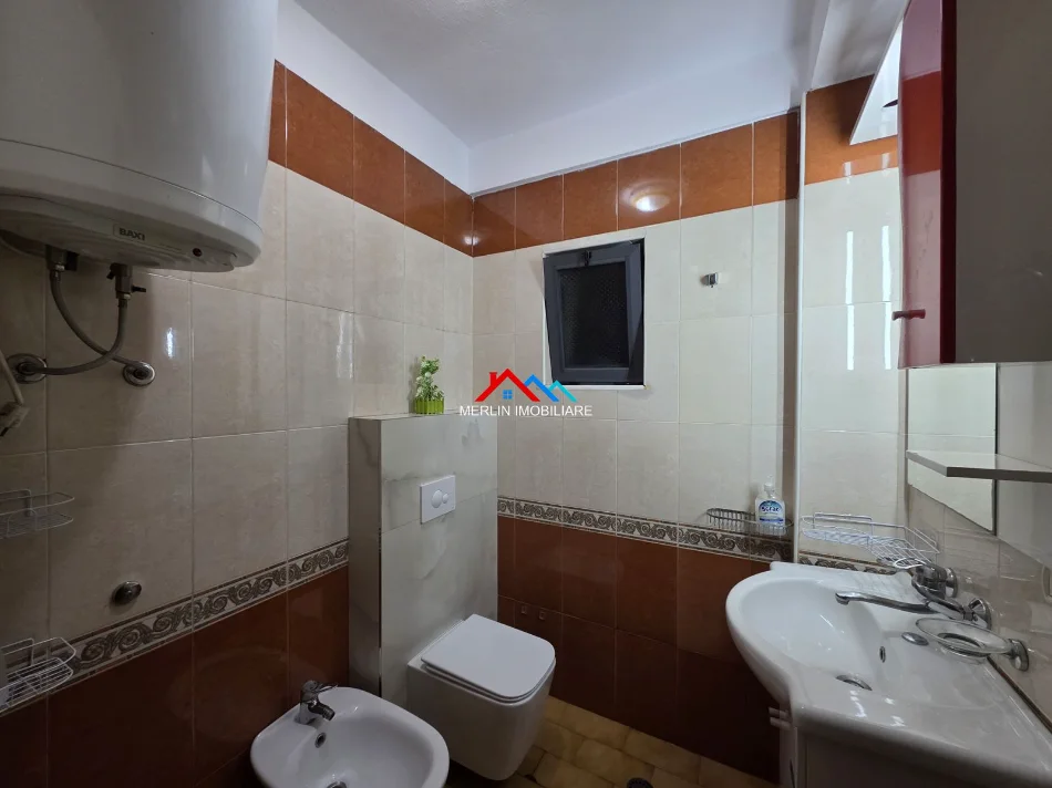 Tirane, jepet me qera apartament 4+1+Ballkon Kati 3, 120 m² 1.500 € (RRUGA MINE PEZA)