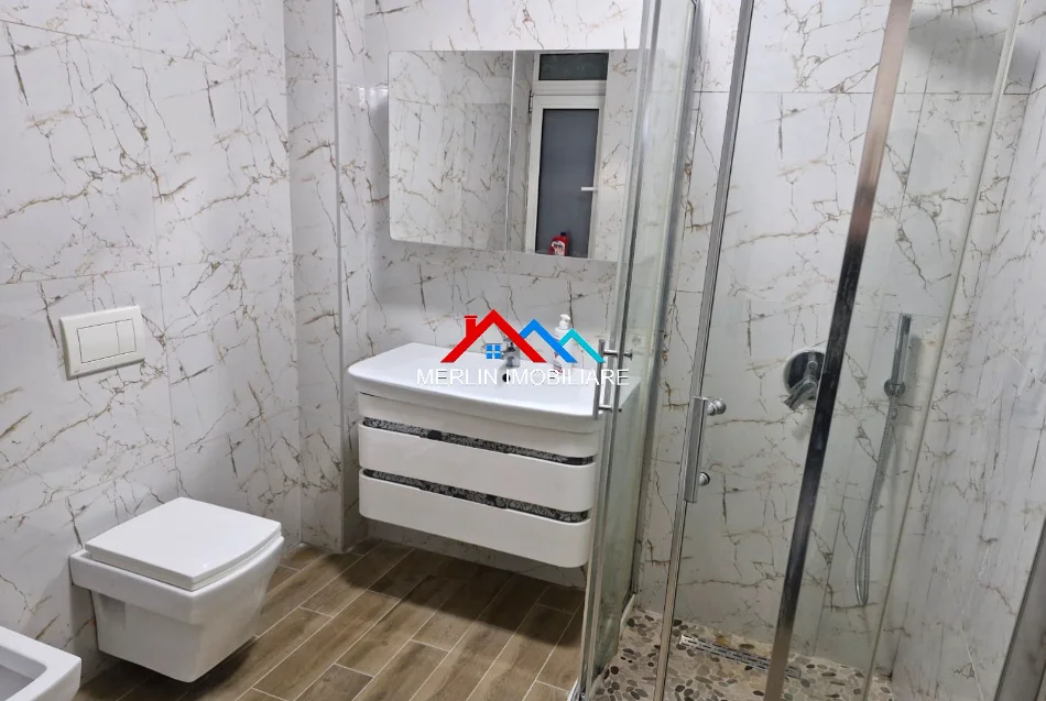 Tirane, shitet apartament 3+1+Ballkon Kati 4, 132 m² 219.000 € (RRUGA KONGRESI I MANASTIRIT)