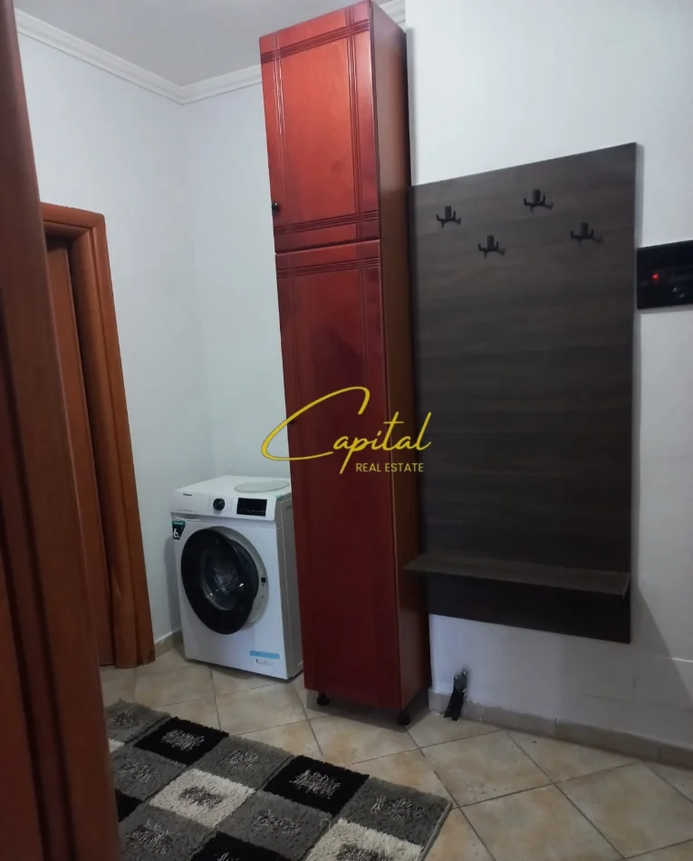 Tirane, jepet me qera apartament 1+1 Kati 4, 70 m² 500 € (SELITE)