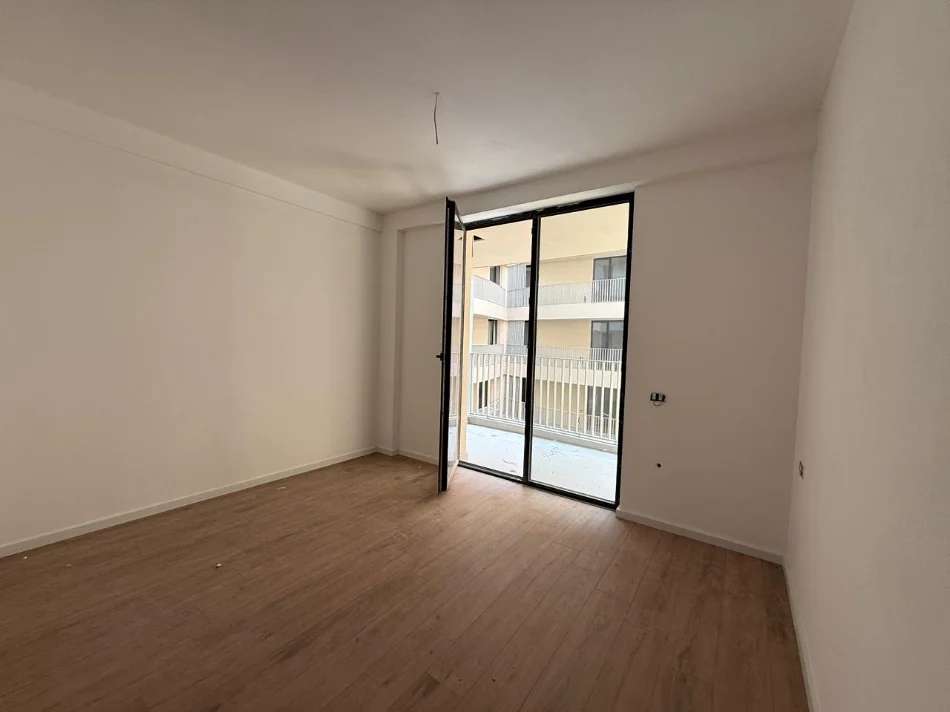Tirane, jepet me qera zyre Kati 9, 116 m² 900 € (Mine Peza)