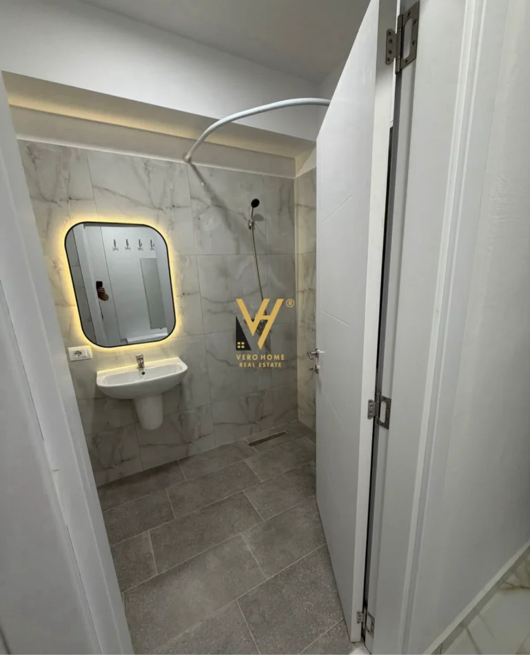 Tirane, jepet me qera garsonier 1+1+Ballkon Kati 4, 40 m² 440 € (RRUGA DRITAN HOXHA)