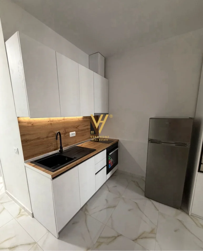 Tirane, jepet me qera garsonier 1+1+Ballkon Kati 4, 40 m² 440 € (RRUGA DRITAN HOXHA)