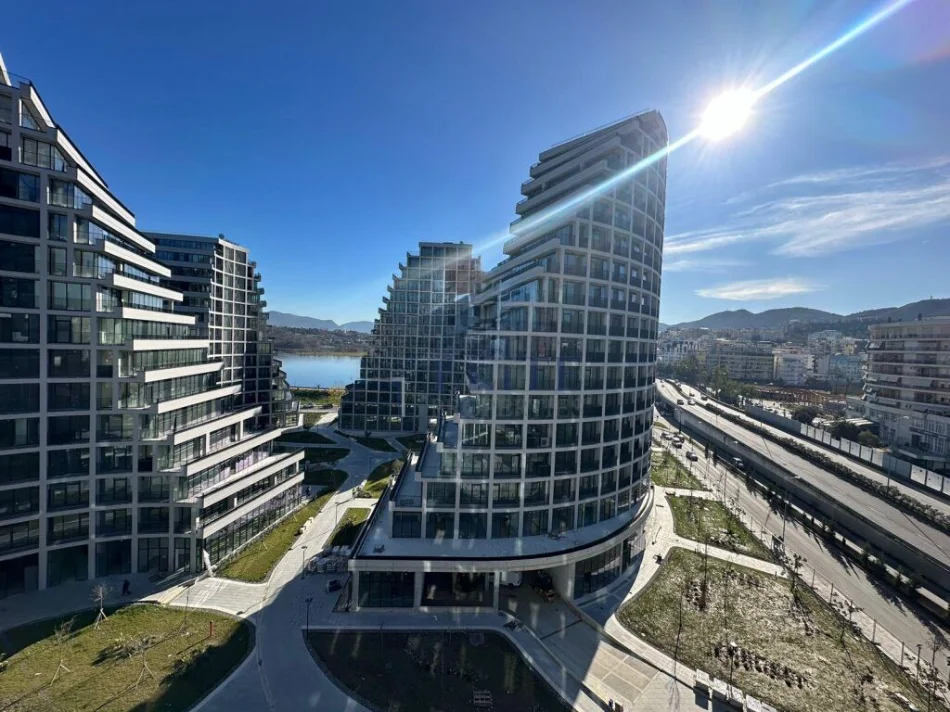 Tirane, shitet apartament 2+1+Ballkon Kati 13, 151 m² 554.300 € (Liqeni Artificial)