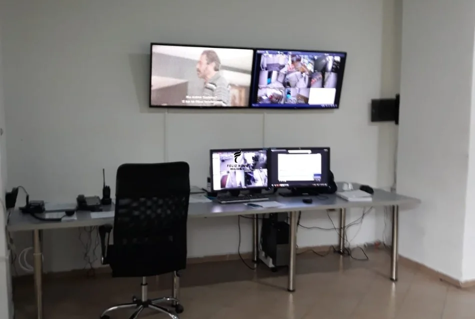 Tirane, jepet me qera dyqan Kati 0, 55 m² 700 € (QENDER)