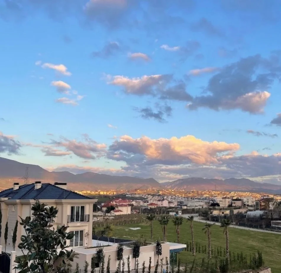 Tirane, shitet Vile 3 Katshe Kati 0, 1.485 m² 2.700.000 € (Mjull Bathore)