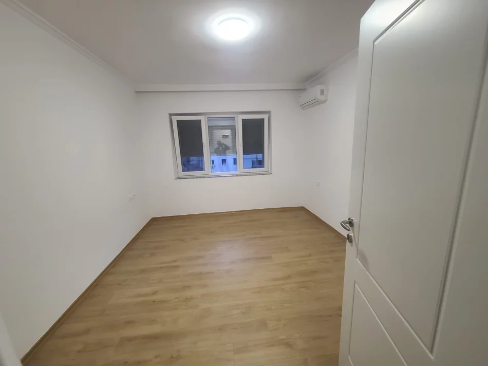 Tirane, jepet me qera zyre Kati 3, 91 m² 