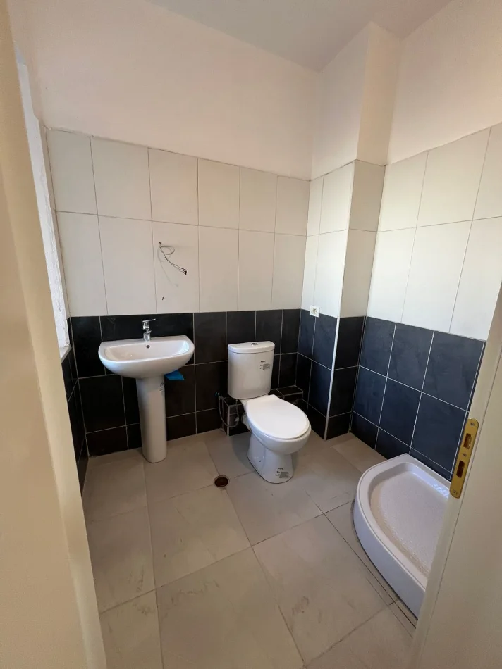 Tirane, shitet apartament 2+1 Kati 4, 102 m² 132.000 € (Casa Italia)